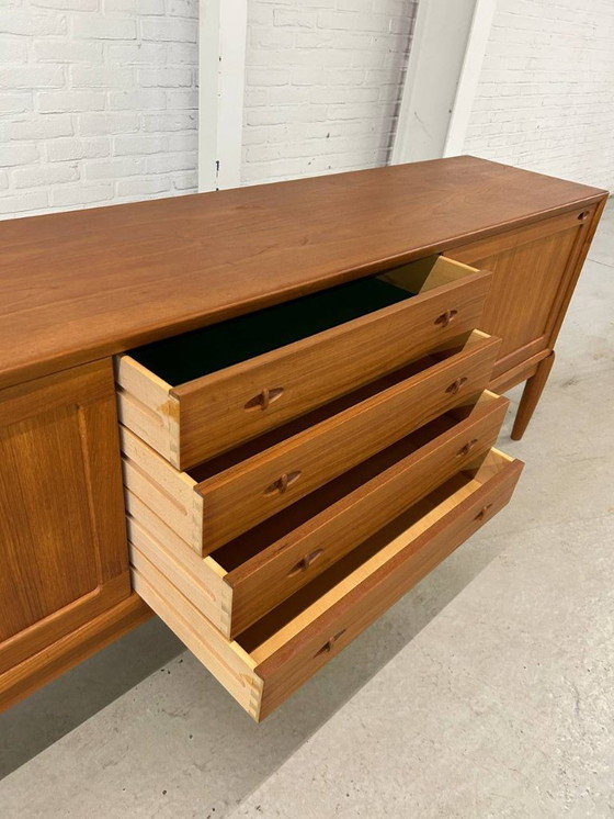 Image 1 of Deens teak dressoir H.W. Klein Bramin