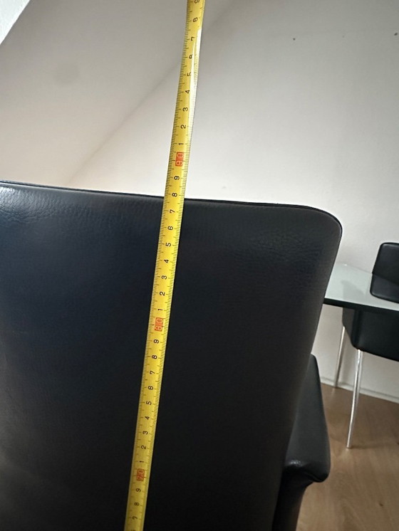 Image 1 of Dining room set - 1 designer glass table by Ronald Schmitt (90x90) and four Jori leather chairs