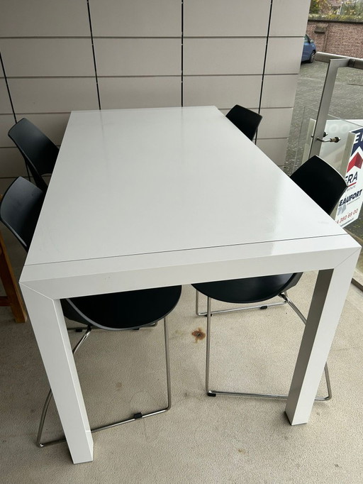 Kristalia tafel en Shark stoelen