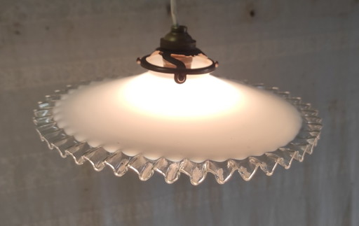 Geplooide lampenkap van opaalglas - midden 20e eeuw