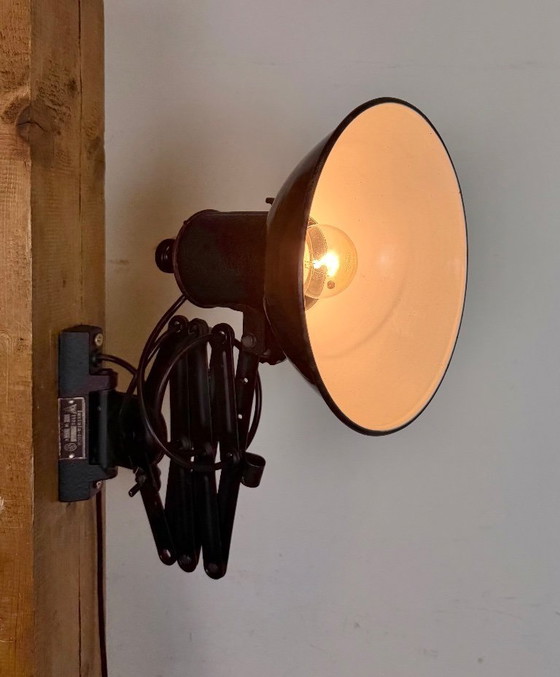 Image 1 of Lámpara de pared industrial de tijera esmaltada en negro, años 50