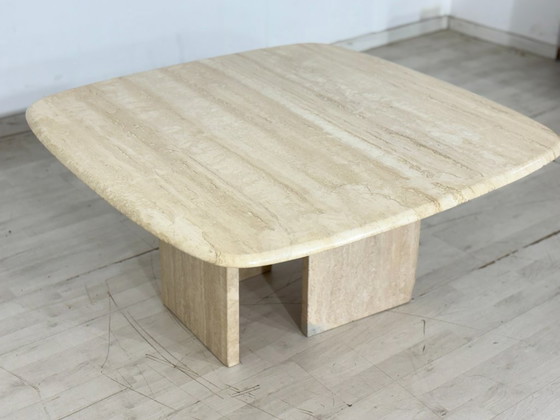 Image 1 of Table basse vintage en travertin / Table années 70 / Pierre naturelle