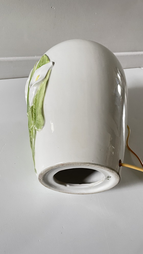 Image 1 of Lampada in ceramica italiana con fiori di arum