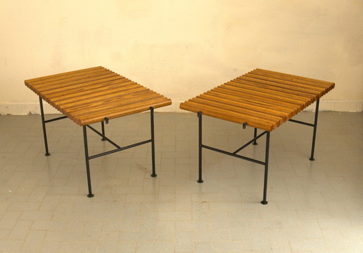Un par de mesitas auxiliares italianas, únicas y de exquisito diseño arquitectónico, atribuidas a Ettore Sottsass.