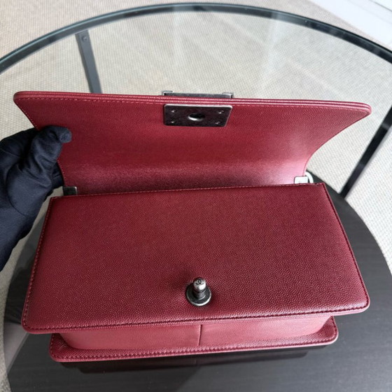 Image 1 of Chanel Boy Medium - Caviar 25CM Chevron Bordeauxrood Donkerrood Ruthenium Zilveren Hardware Serie 24