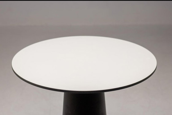 Container-Esstisch von Marcel Wanders – Moooi, Esstische, lamine, Plastic (photo 6 of 7)