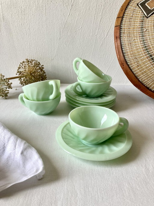 Cups and saucers in molded pressed glass, 1950s – servies