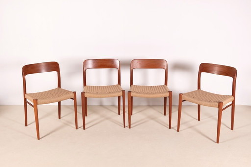 4 sillas de comedor Niels O. Møller, modelo 75, de teca, años 60, Dinamarca