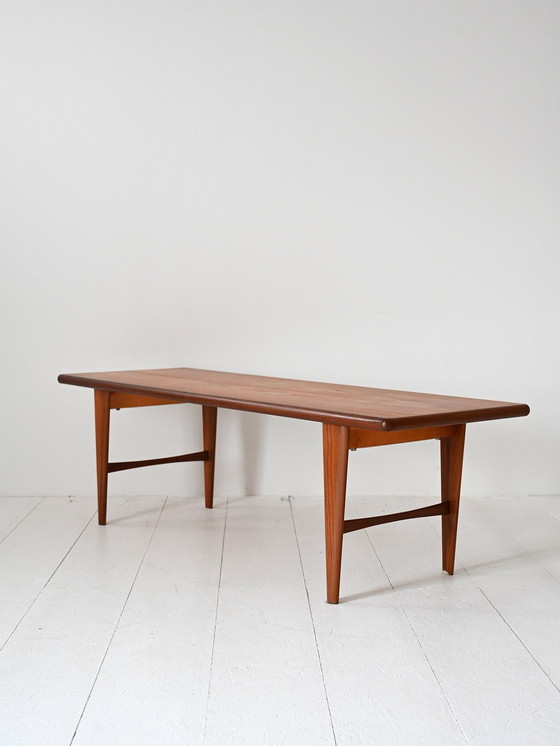Image 1 of Table basse scandinave en teck des années 1950/60