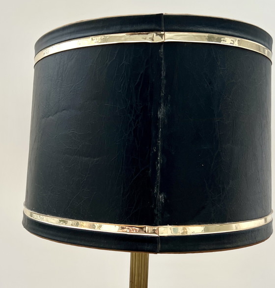 Image 1 of Grande lampada da tavolo classica in ottone con paralume nero – Metà secolo / classicamente elegante