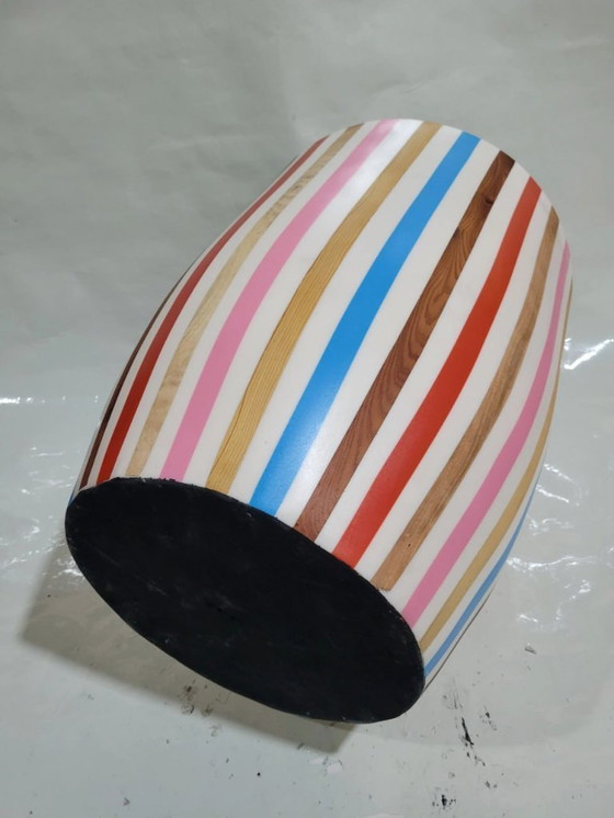 Image 1 of Tavolino in resina colorata fatto a mano in Marocco – Handgemaakt in Marokko Kleurrijke Resin Bijzettafel