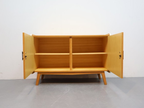 Image 1 of Buffet vintage en chêne des années 1970 avec pieds inclinés