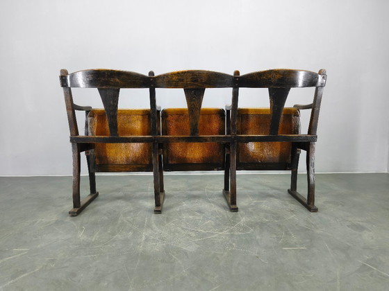 Image 1 of Rares bancs de cinéma en bois de hêtre tchécoslovaques des années 1920