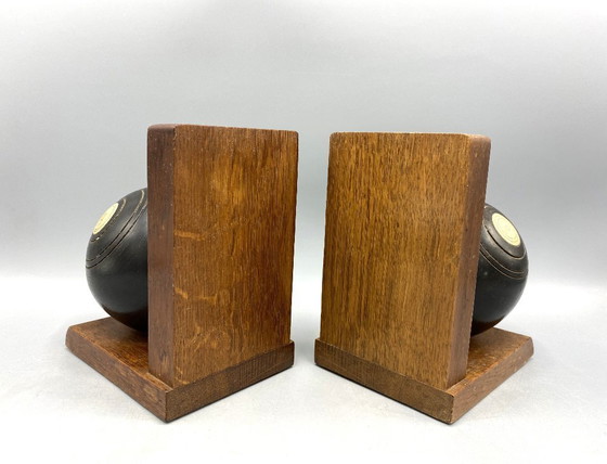 Image 1 of Vintage Lawn Bowl Boekensteunen – Houten Bookends met Zwarte Bowls – Sport Deco – Stoere Man Cave Decor – Uniek Cadeau