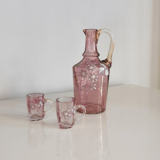 Antieke Franse Art Nouveau likeurset van roze iriserend glas, ca. 1900.
