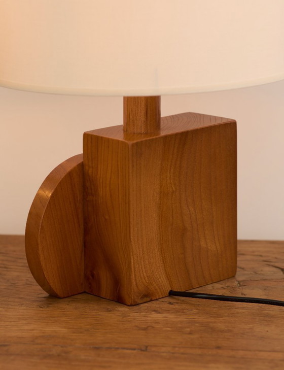 Image 1 of Paire de lampes artisanales géométriques en chêne massif circa 1970