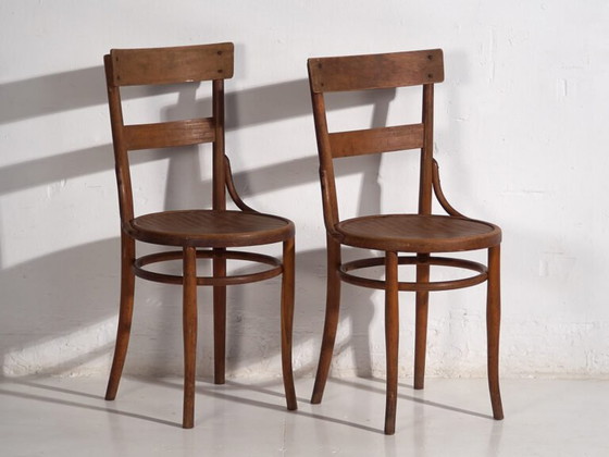Antique set of Thonet chairs (c.1920). Set of four pieces #1 – Dining chairs (photo 37 of 40)