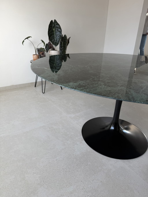 Originele Alpe Verdi Knoll Tulip Eettafel 137 Rond Nieuwstaat!! Eero Saarinen Wit/Zwarte Poot – Marble (photo 2 of 15)