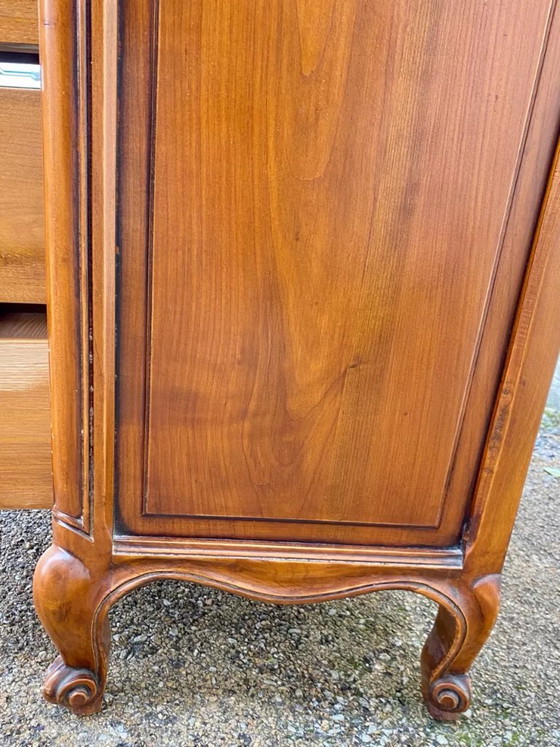 Image 1 of Comò a sette cassetti con incisione in stile Luigi XV