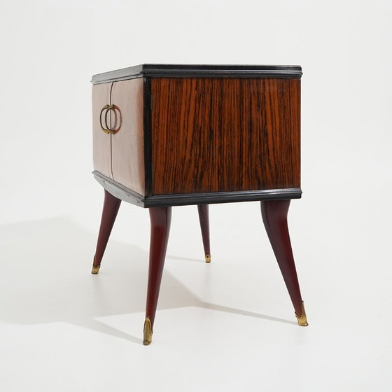 Image 1 of Twee nachtkastjes met glazen blad, jaren 1950