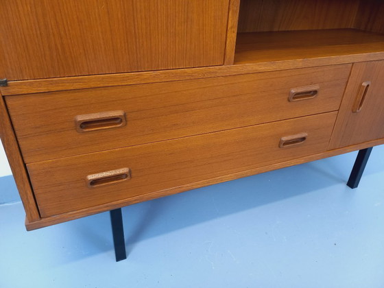 Image 1 of Vintage Scandinavisch modernistisch secretair bureau/boekenkast van teakhout en zwart metaal uit de jaren 50/60.