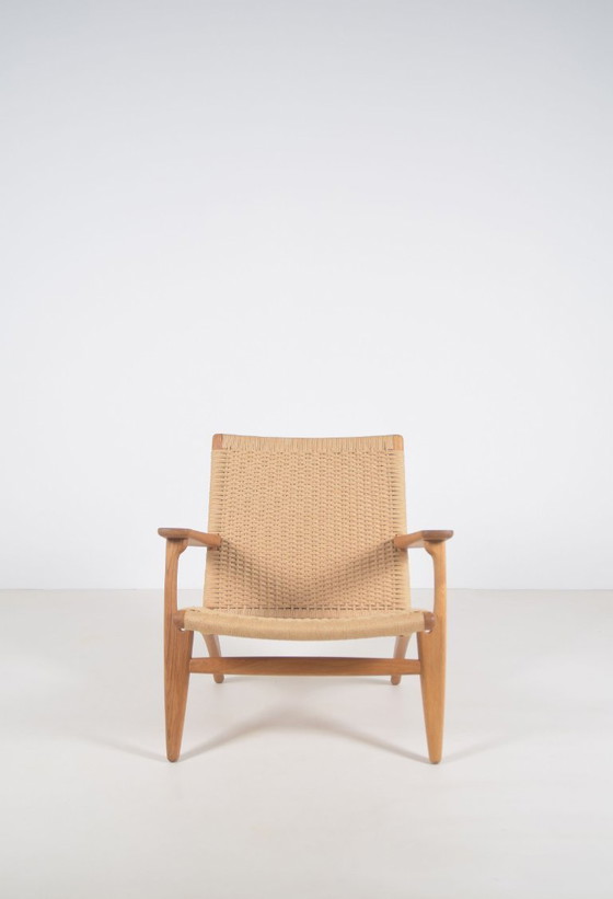 Poltrona danese CH25 disegnata da Hans J. Wegner per Carl Hansen & Søn, Poltrone, Legno, Altro, Marrone (foto 3 di 10)
