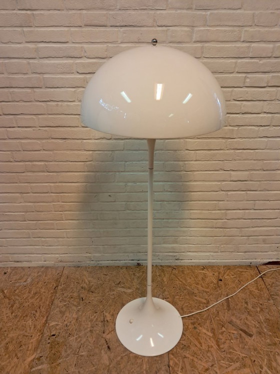 Image 1 of Pathella floorlamp