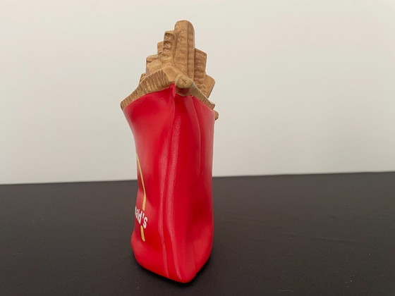 Image 1 of Tirelire cochon en forme de frites faite main McDonald's vintage de 1982