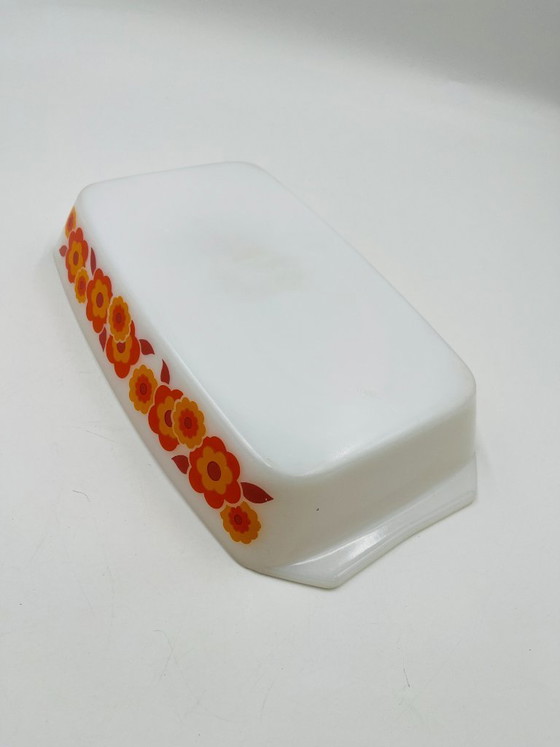 Image 1 of Piatto Arcopal con fiore di loto, arancione vintage, anni '70