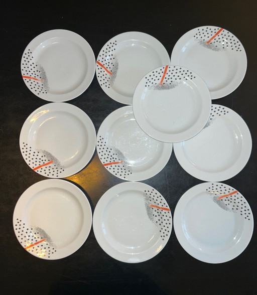 16 Assiettes en Porcelaine Wavel 1980's