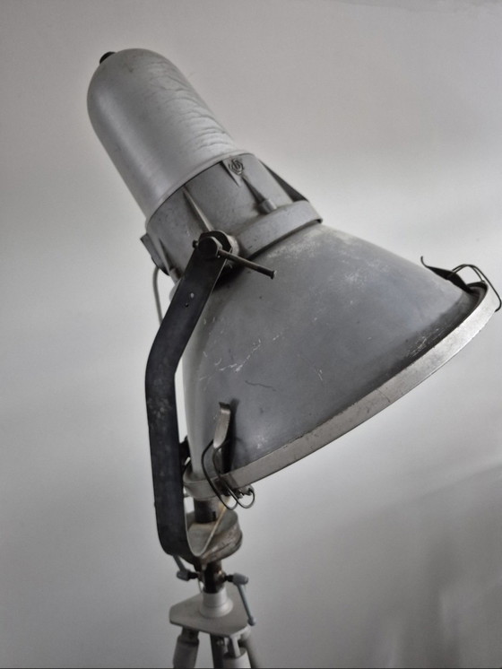 Image 1 of Industriële lamp op statief 