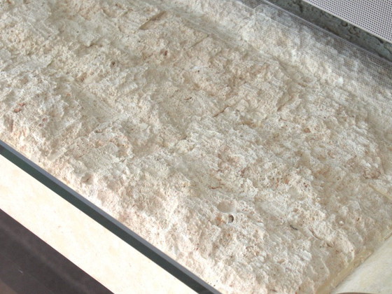 Image 1 of TV-kast / kast in fossielsteen met glazen blad