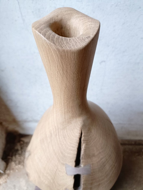 Image 1 of Gran jarrón/escultura en roble macizo tallado