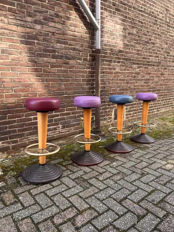 Image 1 of 4 krukken met gietijzeren voeten 