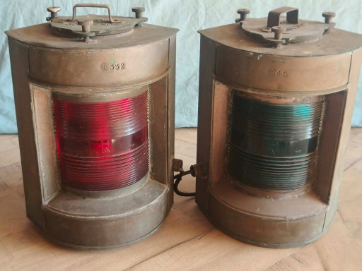 Juego de 2 faroles de barco originales de latón – Tavernier Oostende – Bureau Veritas – Ca. 1940-1950 – decoratieve objecten