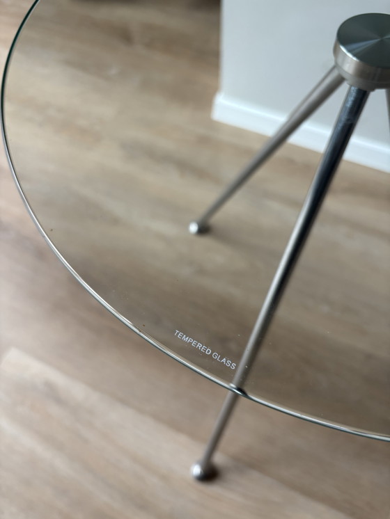 Image 1 of Dos (2) mesas auxiliares de diseño retro de vidrio