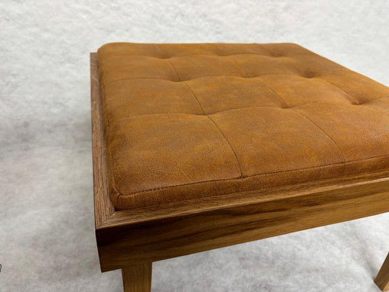 Image 1 of Unieke eikenhouten poef met donkerbruin patroon | Inclusief 2 inlegpoefjes (capiton & patchwork)