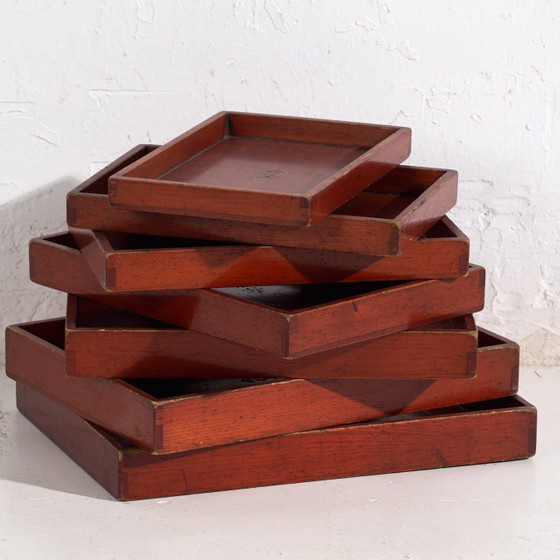 Set di 7 vassoi da portata giapponesi antichi in legno – Periodo Taishō–Showa (c.1910–1940) (photo 4 of 40)