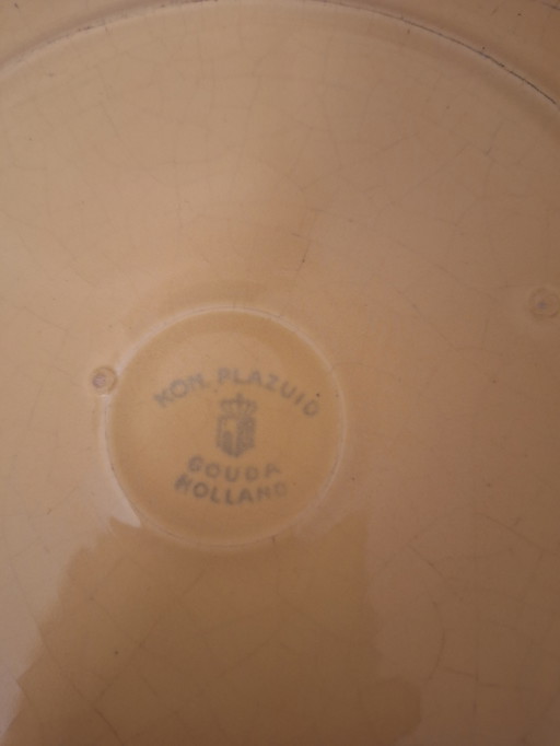 Oval plate from Kon. Plazuid, Gouda