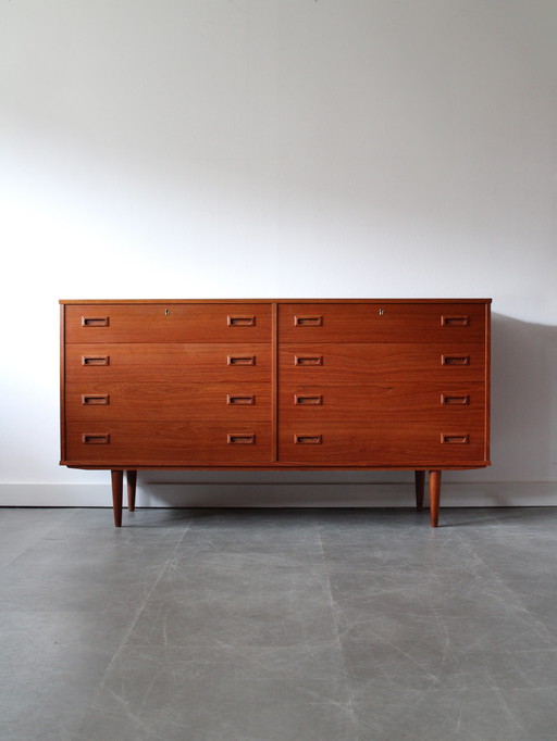 Vintage Danish chest of drawers/dresser in teak by Hundevad