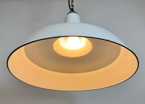 Image 1 of Industriële hanglamp van wit emaille van Benjamin USA, jaren 60.