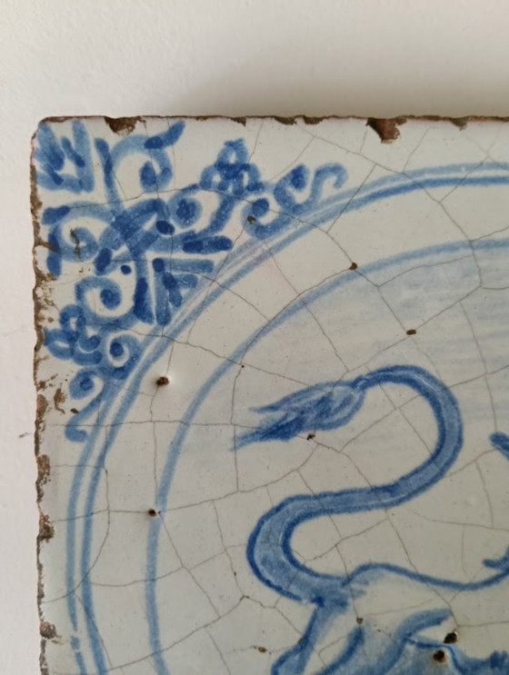 Antique 17th-century Delft Tile with Lion and Wan-Li Corners (c. 1630) – Decorative Objects, Ceramic (photo 5 of 10)
