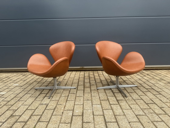 Image 1 of 2x Fritz Hansen Swan chair 1971 Cognac leder, NIEUWstaat!!