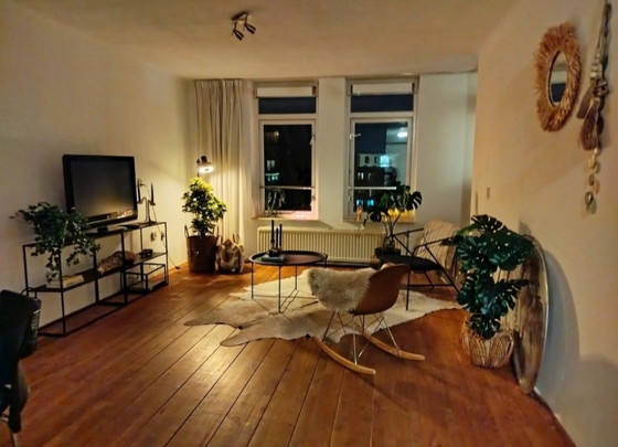 Image 1 of 1 sedia a dondolo dorata replica Eames