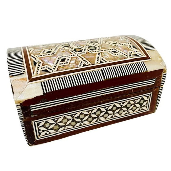 Image 1 of Boîte à bijoux vintage Khatam incrustée de nacre géométrique 1970
