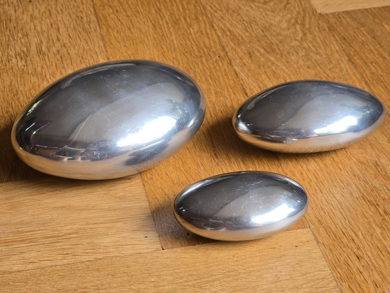 Image 1 of Set di 3 ciottoli decorativi in ​​alluminio massiccio