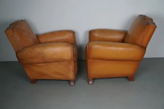 Image 1 of Set Franse cognackleurige leren clubfauteuils met ‘moustache’-rugleuning, jaren 1950