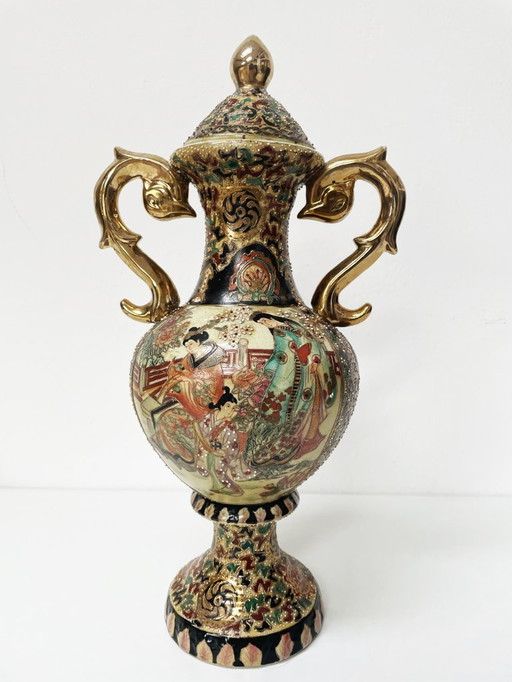 Display vase with Moriage design
