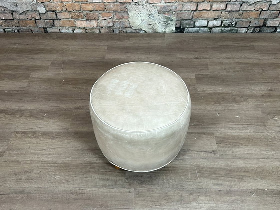 Image 1 of pouf in pelle color tortora