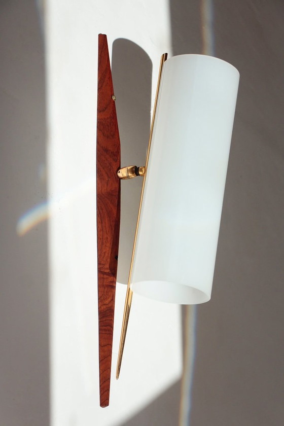 Image 1 of 4 Modernistische verstelbare wandlampen in teak en messing – 1950
